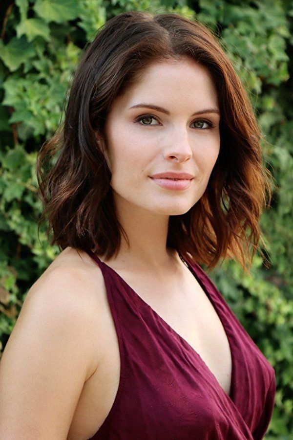 Olivia Grace Applegate – Foto