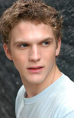 Aaron Perilo – Foto
