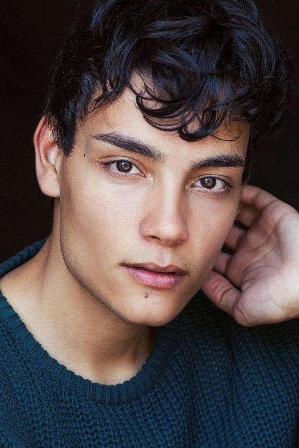 Evan Evagora – Foto