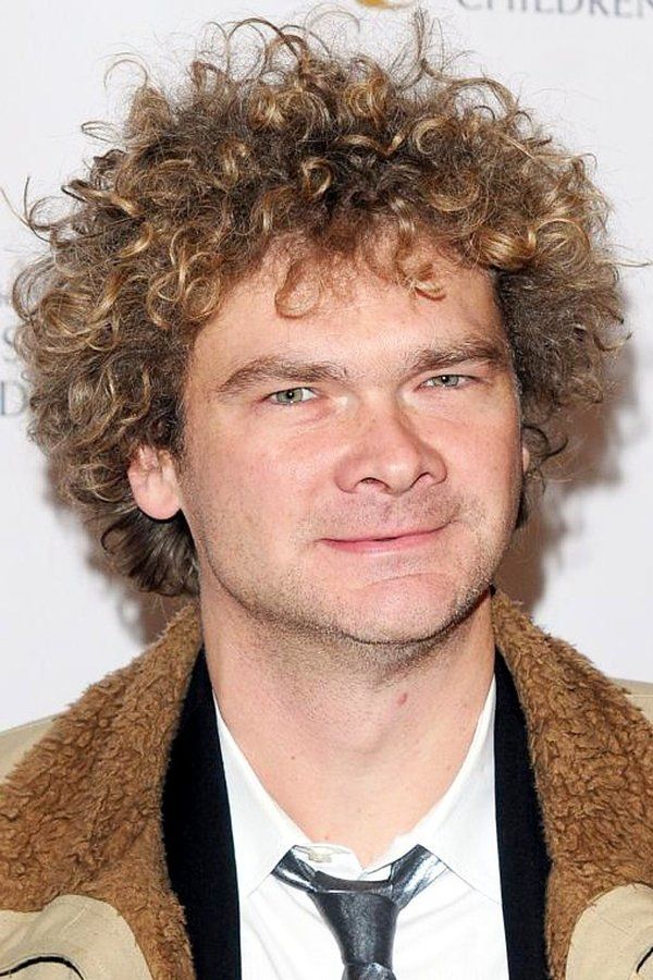Simon Farnaby – Foto
