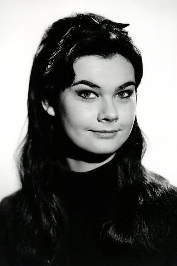 Imogen Hassall – Foto