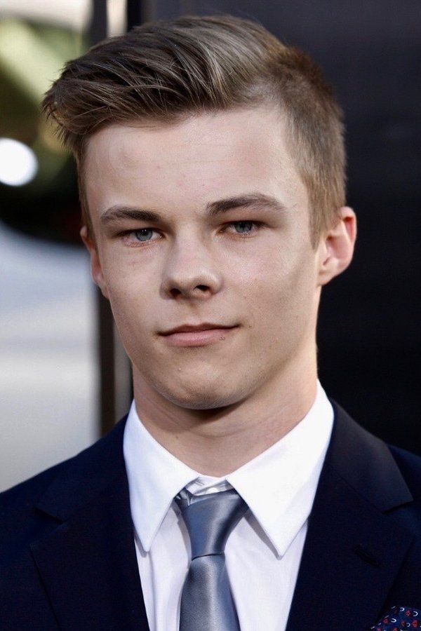 Nicholas Hamilton – Foto