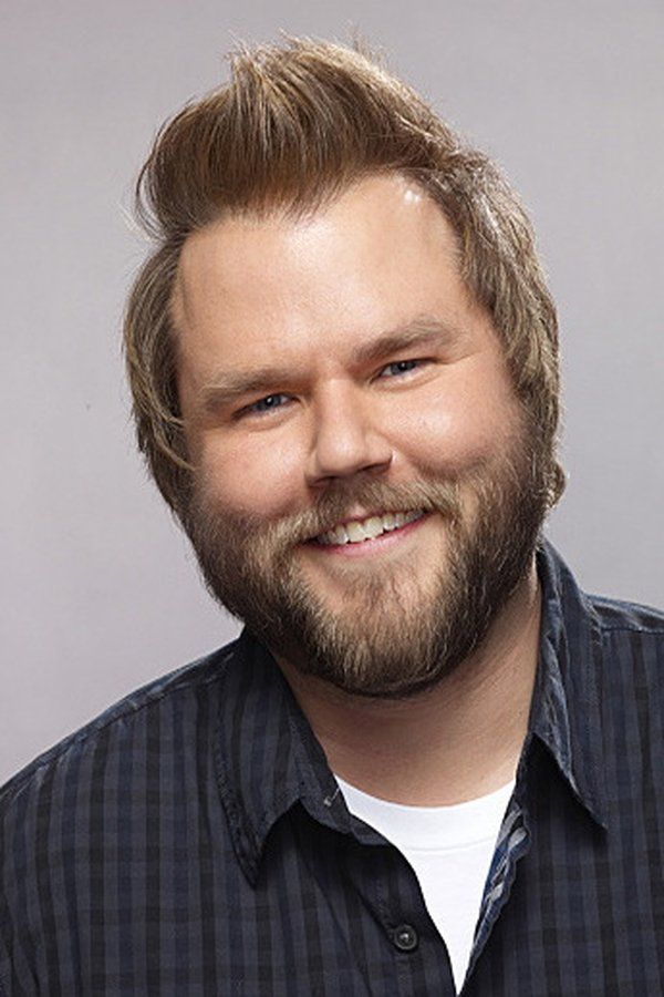 Tyler Labine – Foto
