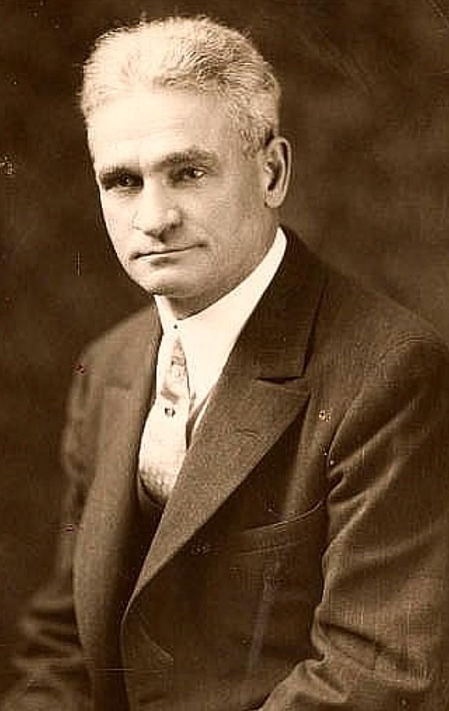 Tom Brower – Foto
