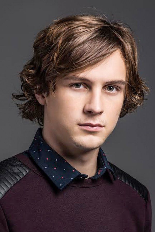 Logan Miller – Foto