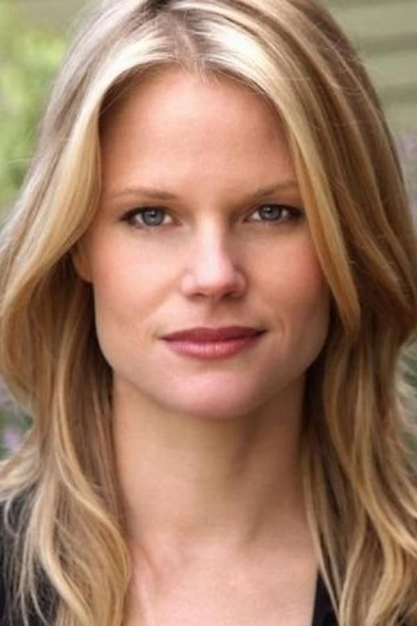 Joelle Carter – Foto